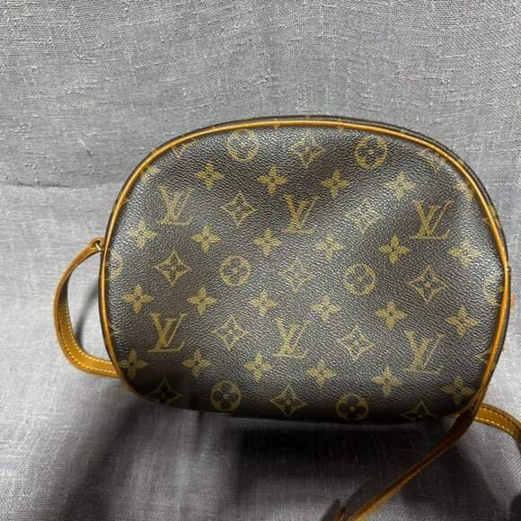 LOUIS VUITTON MONOGRAM BLOIS CROSSBODY BAG - Picture 4 of 11